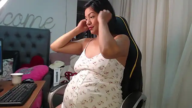 Snapshot of Horny_mami12 chatting on February 2025 01:33:02 PM Horny mami12 online show from February 2025 01:33:02 PM