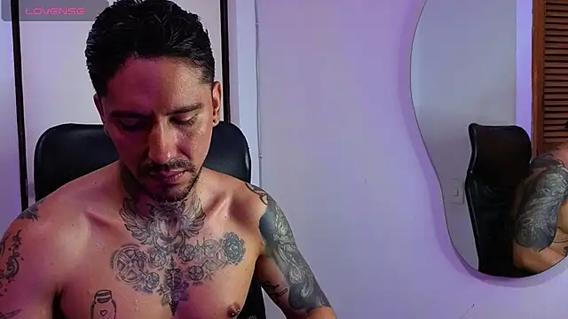 Snapshot of Dylanstonne chatting on November 2025 09:06:02 PM Dylanstonne online show from November 2025 09:06:02 PM