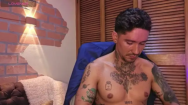 Snapshot of Dylanstonne chatting on November 2025 08:45:01 PM Dylanstonne online show from November 2025 08:45:01 PM