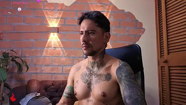 Snapshot of Dylanstonne chatting on November 2025 10:14:01 PM Dylanstonne online show from November 2025 10:14:01 PM