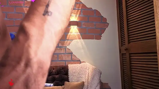 Snapshot of Dylanstonne chatting on December 2025 08:51:01 PM Dylanstonne online show from December 2025 08:51:01 PM