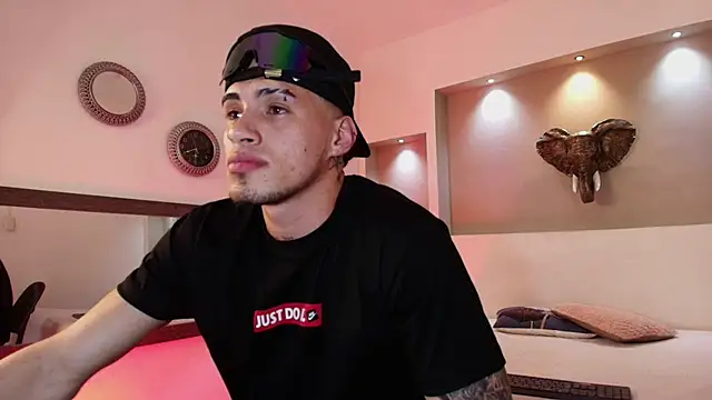 austin collinss online show from February 2025 04:57:02 AM