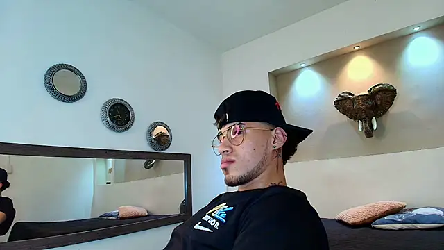 austin collinss online show from February 2025 04:23:01 AM