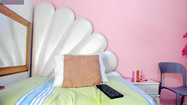 Snapshot of Ally_Parkeer_ chatting on February 2025 04:56:02 PM Ally Parkeer online show from February 2025 04:56:02 PM