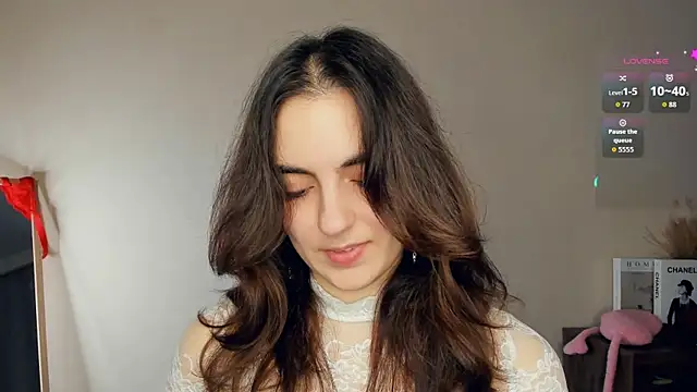 Snapshot of DracosMoon chatting on October 2025 07:03:02 AM DracosMoon online show from October 2025 07:03:02 AM