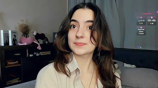 Snapshot of DracosMoon chatting on October 2025 07:10:02 AM DracosMoon online show from October 2025 07:10:02 AM