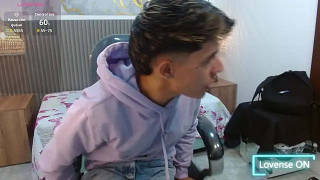 Snapshot of Dyla_n18 chatting on October 2025 09:45:01 PM Dyla n18 online show from October 2025 09:45:01 PM