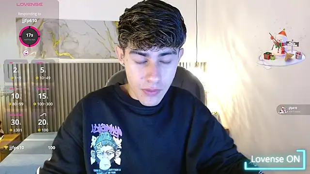 Snapshot of Dyla_n18 chatting on November 2025 07:35:01 PM Dyla n18 online show from November 2025 07:35:01 PM