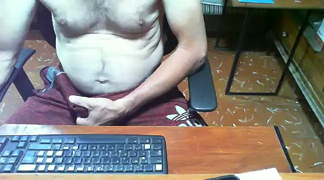 Roberto3102 online show from January 2025 06:57:01 PM