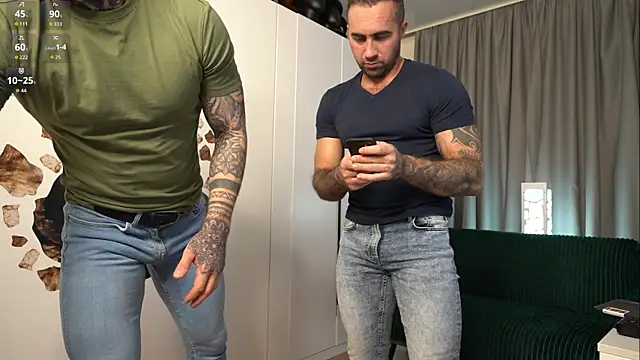 Snapshot of Alex_xxx chatting on October 2025 01:33:02 PM Alex xxx online show from October 2025 01:33:02 PM