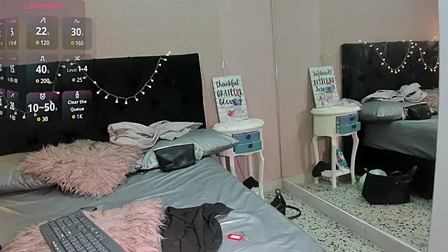 HollyWould   online show from March 2025 03:18:02 PM
