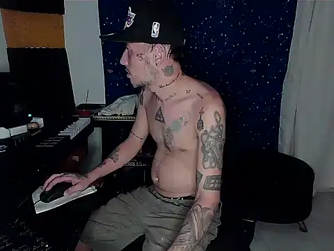 Snapshot of patrik_tattoo_ chatting on December 2024 05:02:01 AM patrik tattoo online show from December 2024 05:02:01 AM