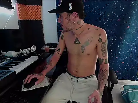 Snapshot of patrik_tattoo_ chatting on January 2025 03:38:01 PM patrik tattoo online show from January 2025 03:38:01 PM