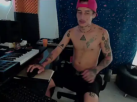 Snapshot of patrik_tattoo_ chatting on March 2025 03:40:01 PM patrik tattoo online show from March 2025 03:40:01 PM