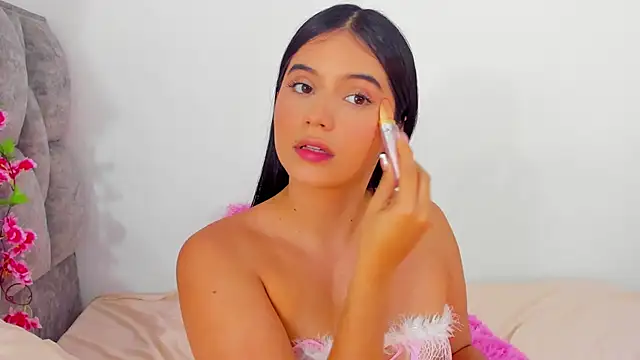 Snapshot of adhara__evanss chatting on December 2024 11:06:02 PM adhara  evanss online show from December 2024 11:06:02 PM