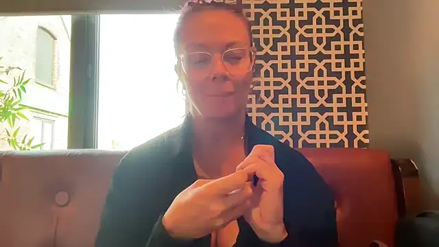 Snapshot of MelodyRoseUk chatting on November 2025 11:32:01 AM MelodyRoseUk online show from November 2025 11:32:01 AM