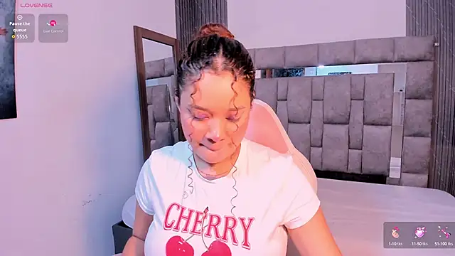 zulyjones online show from October 2025 12:47:01 PM