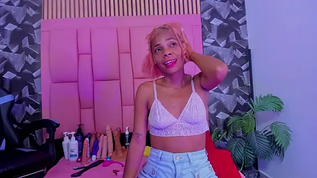 Snapshot of Brithanyslim chatting on December 2025 12:54:01 PM Brithanyslim online show from December 2025 12:54:01 PM