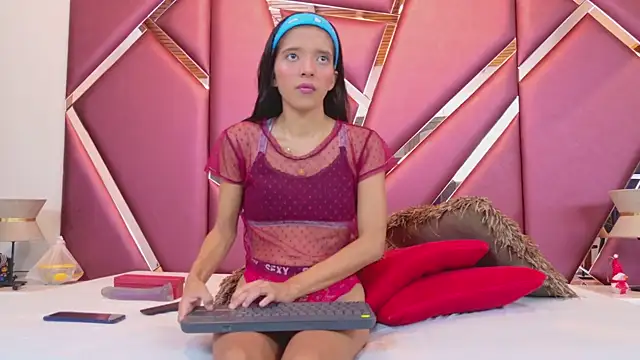 Snapshot of RebecaRelish chatting on January 2025 03:40:01 AM RebecaRelish online show from January 2025 03:40:01 AM