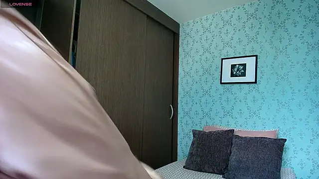 KazzuRoux001 online show from February 2025 02:47:02 PM