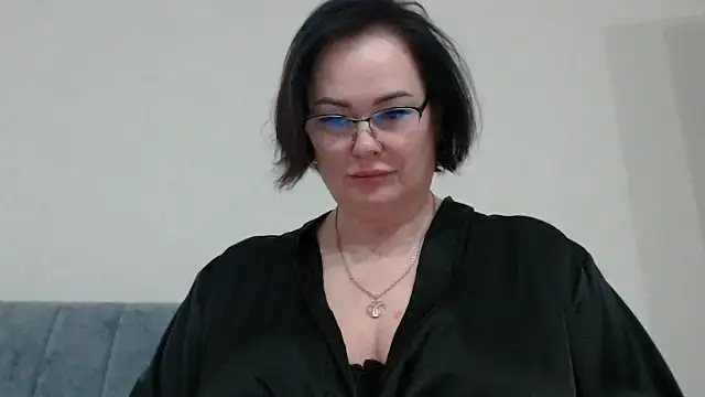 Nora Star online show from October 2025 06:48:01 PM