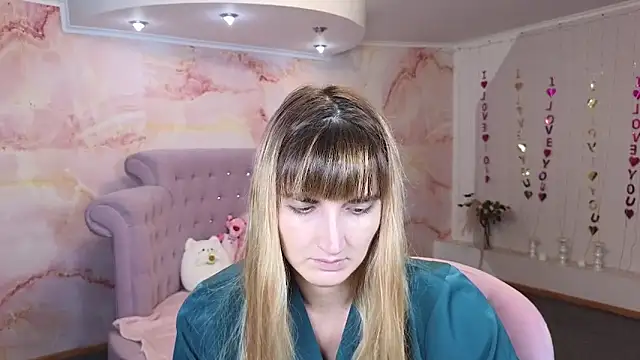 Snapshot of Nika_Kitten chatting on October 2025 06:19:01 PM Nika Kitten online show from October 2025 06:19:01 PM