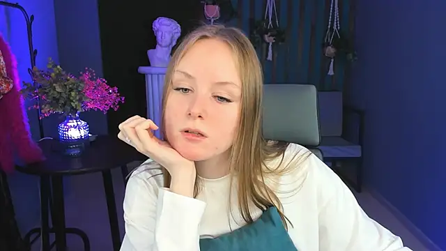 VivienLeeigh online show from December 2024 01:02:01 PM