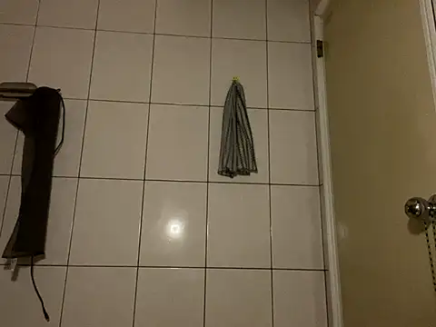 Snapshot of TaiwanSlutBitch chatting on December 2024 06:39:01 PM TaiwanSlutBitch online show from December 2024 06:39:01 PM