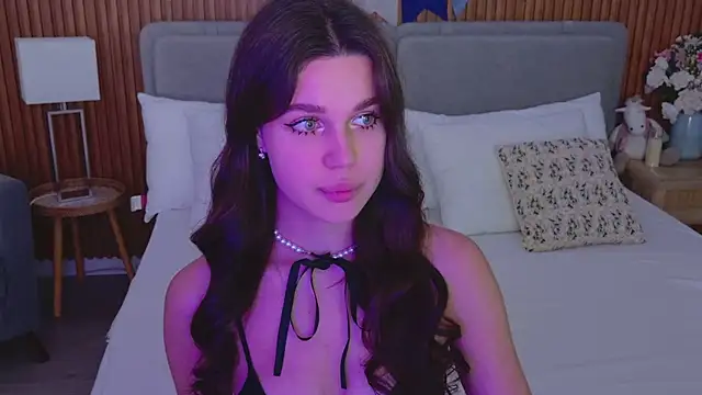 Snapshot of RihannaRose chatting on September 2025 05:07:02 PM RihannaRose online show from September 2025 05:07:02 PM