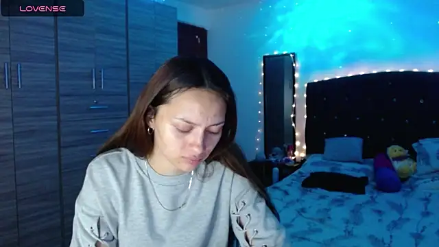 holy juli online show from September 2025 02:55:01 AM