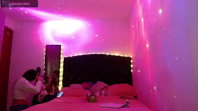 holy juli online show from October 2025 02:45:01 AM