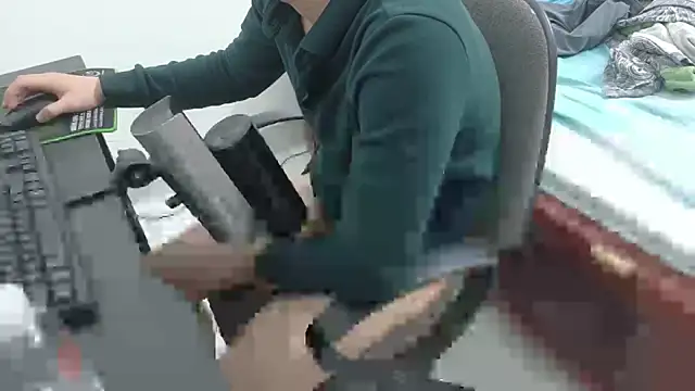 Snapshot of MIXEMKUTAKO chatting on October 2025 12:10:02 AM MIXEMKUTAKO online show from October 2025 12:10:02 AM