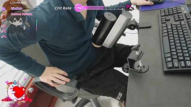 Snapshot of MIXEMKUTAKO chatting on December 2025 08:17:01 PM MIXEMKUTAKO online show from December 2025 08:17:01 PM