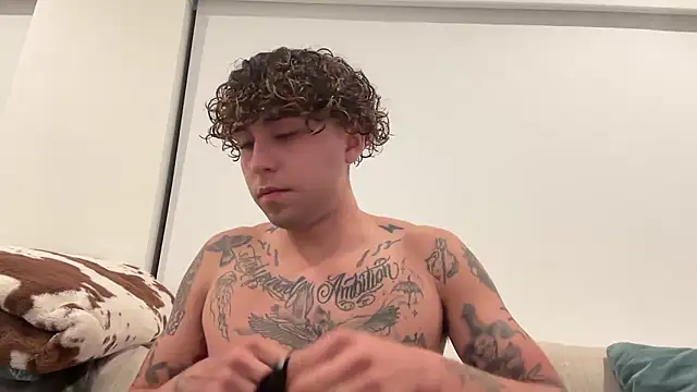 Snapshot of Youngjoshy chatting on December 2024 11:57:02 PM Youngjoshy online show from December 2024 11:57:02 PM