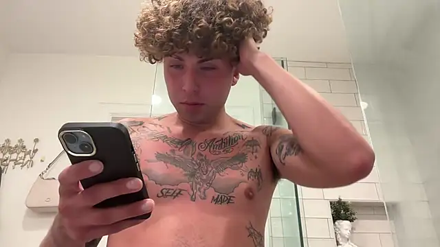 Snapshot of Youngjoshy chatting on December 2024 11:39:01 PM Youngjoshy online show from December 2024 11:39:01 PM