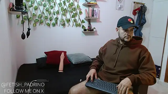 Snapshot of fetish_padrino chatting on January 2025 09:46:01 AM fetish padrino online show from January 2025 09:46:01 AM