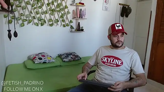 Snapshot of fetish_padrino chatting on February 2025 05:04:02 PM fetish padrino online show from February 2025 05:04:02 PM