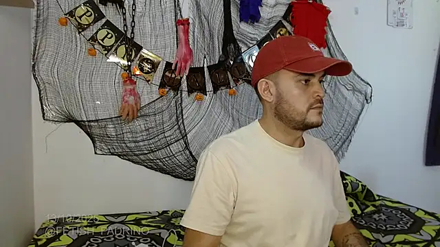 Snapshot of fetish_padrino chatting on October 2025 02:06:02 PM fetish padrino online show from October 2025 02:06:02 PM