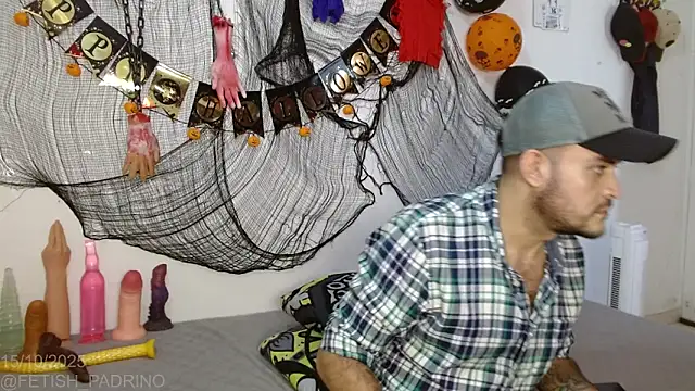 Snapshot of fetish_padrino chatting on October 2025 05:47:02 PM fetish padrino online show from October 2025 05:47:02 PM