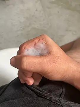 AbhishekFist online show from December 2024 12:45:01 PM