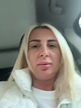 Snapshot of Blond_Babes chatting on January 2025 02:29:02 PM Blond Babes online show from January 2025 02:29:02 PM