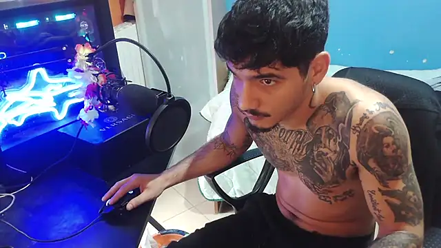 Snapshot of Badboyi1997 chatting on October 2025 01:44:01 PM Badboyi1997 online show from October 2025 01:44:01 PM