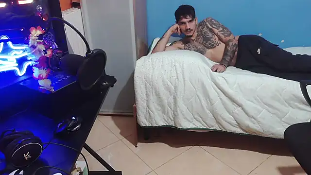 Snapshot of Badboyi1997 chatting on October 2025 01:39:02 AM Badboyi1997 online show from October 2025 01:39:02 AM