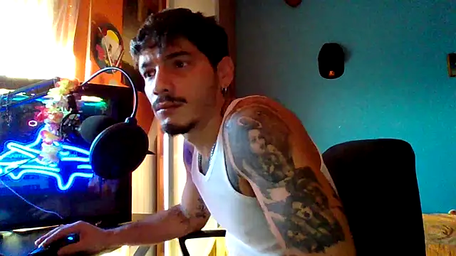 Snapshot of Badboyi1997 chatting on October 2025 03:25:01 PM Badboyi1997 online show from October 2025 03:25:01 PM