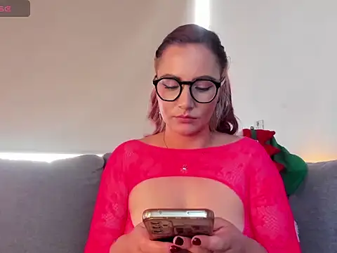 Snapshot of Hanna_Clark_ chatting on December 2024 06:30:02 PM Hanna Clark online show from December 2024 06:30:02 PM
