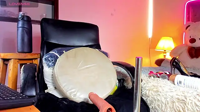 Snapshot of Hanna_Clark_ chatting on October 2025 07:45:02 PM Hanna Clark online show from October 2025 07:45:02 PM