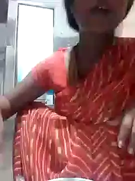 Snapshot of riya_houswife chatting on December 2024 12:33:02 PM riya houswife online show from December 2024 12:33:02 PM