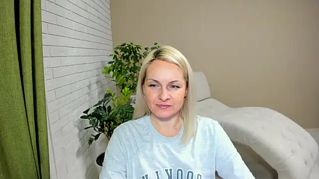 Alicee Gracee online show from February 2025 07:21:01 PM