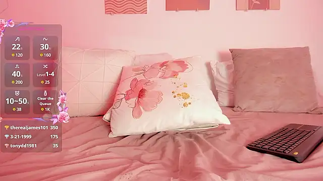 Snapshot of Mia_Heartt chatting on December 2024 11:44:01 AM Mia Heartt online show from December 2024 11:44:01 AM