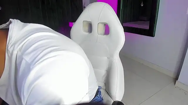 Snapshot of Lucii_fer_ chatting on October 2025 11:43:02 AM Lucii fer online show from October 2025 11:43:02 AM